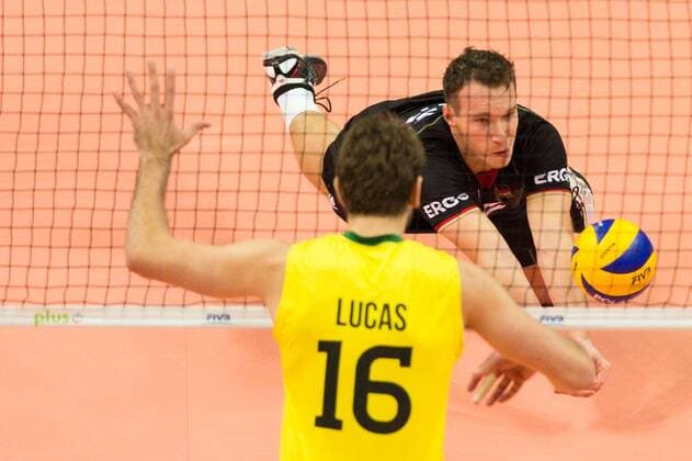01.09.2014, Spodek, Kattowitz Volleyball, FIVB Volleyball Men s World Championsship 2014, Deutschland (GER) vs. Brasilien Lucas Saatkamp ( 16 BRA) - Annahme Denis Kaliberda ( 6 GER)