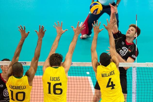 01.09.2014, Spodek, Kattowitz Volleyball, FIVB Volleyball Men s World Championsship 2014, Deutschland (GER) vs. Brasilien Block Dreierblock Ricardo Lucarelli Santos ( 10 BRA), Lucas Saatkamp ( 16 BRA), Wallace de Souza ( 4 BRA) - Angriff Sebastian Schwarz ( 3 GER)