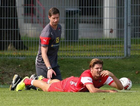 SOCCER - VIENNA,AUSTRIA,04.SEP.14 - SOCCER - training team AUT. Image shows physical therapist Michael Vettorazzi and Sebastian Proedl (AUT). 