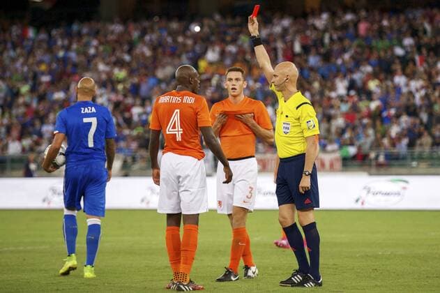 (L-R) Simone Zaza of Italy, Bruno Martins Indi of Holland, Stefan de Vrij of Holland, referee Sergey Karasev during the friendly match between Italy and The Netherlands on September 4, 2014 at Stadio San Nicola in Bari, Italy. Italy v Netherlands International Friendly 2014 2015 xVIxxIVx 2603881