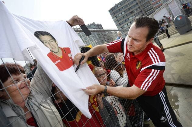 - OOSTENDE, BELGIUM: Belgium s head coach Marc Wilmots signs an autograph at a fan day of Belgian national soccer team Red Devils, Saturday 06 September 2014, in Oostende. YORICKxJANSENS  premiumd 04309209