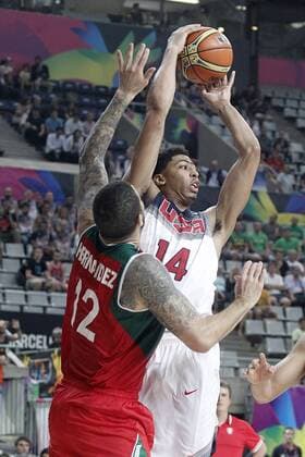 USA s Anthony Davis (r) and Mexico s Hector Hernandez during 2014 FIBA Basketball World Cup Round of 16 match.September 6,2014.  (2014090607)