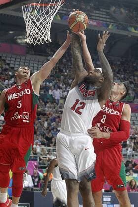 USA s DeMarcus Cousins (c) and Mexico s Marco Ramos (l) and Gustavo Ayon during 2014 FIBA Basketball World Cup Round of 16 match.September 6,2014.  (2014090635)