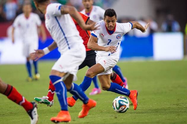September 06, 2014: Chile forward Alexis Sanchez (7) derives to goal, during the game between Mexico and Chile at Levi s Stadium in Santa Clara. SOCCER: SEP 06 Mexico v Chile Icon20140906011 EDITORIAL USE ONLY