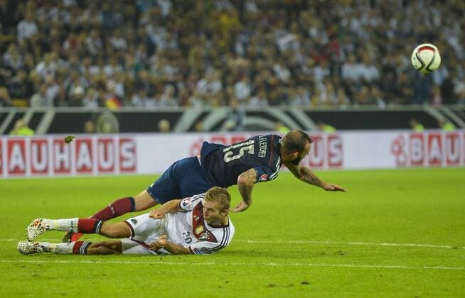 Christoph KRAMER, DFB 20 Zweikampf , Aktion um den Ball gegen Steven FLETCHER, SCO 15 DEUTSCHLAND - SCHOTTLAND 2-1 Qualifikation Europameisterschaft, Euro 2016, Deutsche Fussball Nationalmannschaft, DFB am 07.09.2014 in Dortmund.