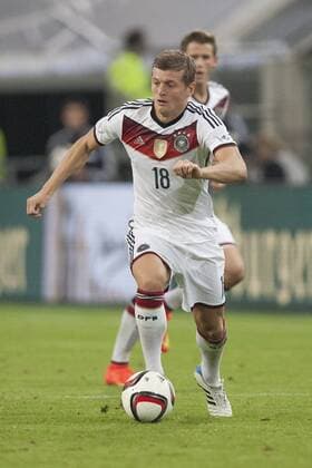 Toni KROOS (GER, mi.) in Aktion, Einzelaktion am Ball. Fussball DFB Nationalmannschaft, Laenderspiel, Freundschaftsspiel, Deutschland (GER) - Argentinien (ARG), 2:4, am 03.09.2014 in Duesseldorf Deutschland; Â