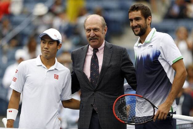 L-R, Kei Nishikori (JPN) mit Stan Smith (USA), US Open Sieger von 1971, und Marin Cilic (CRO) vor dem Finale. US Open 2014, Flushing Meadows, United States.
