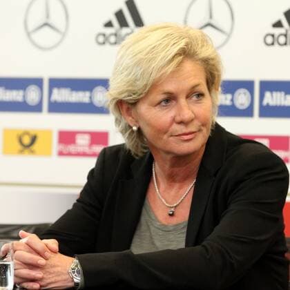 09.09.2015 Frankfurt, DFB-Zentrale Pressekonferenz Frauen-Nationalmannschaft vor den Qualifikationsspielen zur WM 2015 in Kanada Einzelbild Pressekonferenz mit Bundestrainerin Silvia Neid