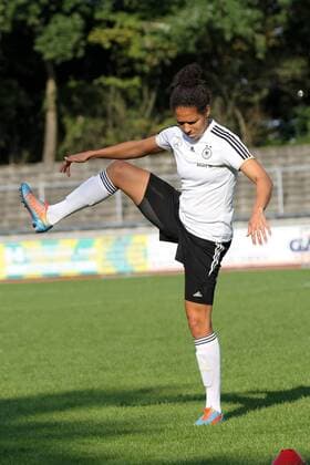 09.09.2015 Neu-Isenburg Training Frauen-Nationalmannschaft vor den Qualifikationsspielen zur WM 2015 in Kanada beim Training Celia Sasic