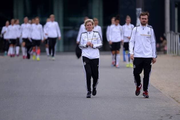 10.09.2015 Frankfurt, Commerzbankarena Training Frauen-Nationalmannschaft vor den Qualifikationsspielen zur WM 2015 in Kanada DFB Bundestrainerin Silvia Neid mit ihrem Torwarttrainer Michael Fuchs