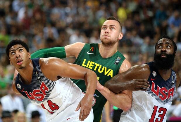 Barcelona, 11.09.2014 - WM 2014 - USA vs Litauen - Anthony Davies, James Harden and Donatas Motiejunas - 