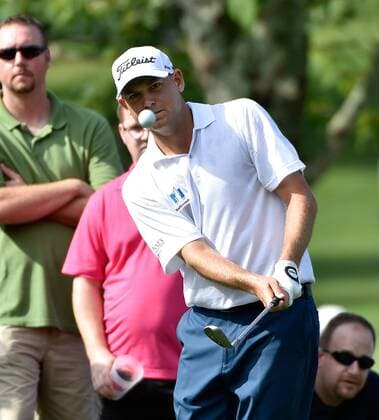 Bill Hass chips to No. 2 for a birdie during the second round of the PGA Golf Herren Tour Championship on September 12, 2014, at East Lake Golf Club in Atlanta.  AJP2014091203