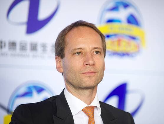 Basketball Berlin 16.09.2014 Saison 2014 2015 Alba Berlin Basketball Vorstellung neuer Trikot-Sponsor Hauptsponsor Zhong De Metal Group Dr. Axel Schweitzer (Alba Vorstandsvorsitzender)