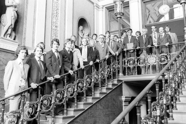 Die Mannschaft des SV Darmstadt 98 im hessischen Landtag in Wiesbaden