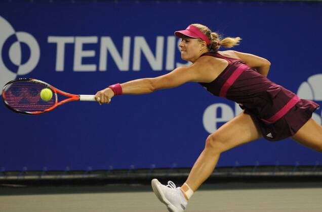 (140919) -- TOKYO, Sept. 19, 2014 -- Angelique Kerber of Germany hits a return during the third round match at the Toray Pan Pacific Open tournament in Tokyo, Japan, Sept. 19, 2014. 