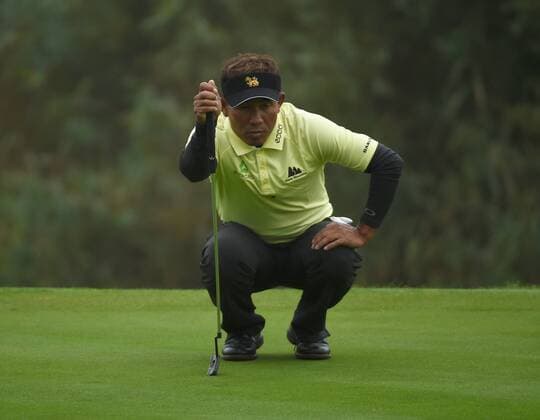 19.09.2014. Newport, Wales. ISPS Handa Wales Open Golf. Day 2. Thongchai Jaidee eyes up a birdie chance xJonxBromleyx  ActionPlus19091408