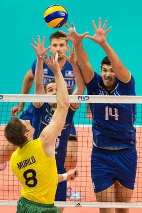 20.09.2014, Spodek, Kattowitz Volleyball, FIVB Volleyball Men s World Championship 2014, Halbfinale, Brasilien (BRA) vs. Frankreich (FRA) Angriff Murilo Endres ( 8 BRA) - Block Doppelblock Benjamin Toniutti ( 6 FRA), Nicolas Le Goff ( 14 FRA)