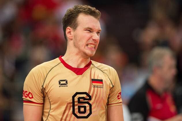 20.09.2014, Spodek, Kattowitz Volleyball, FIVB Volleyball Men s World Championship 2014, Halbfinale, Deutschland (GER) vs. Polen (POL) Denis Kaliberda ( 6 GER) enttäuscht enttäuscht traurig