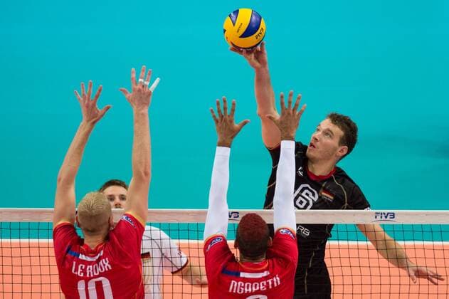 21.09.2014, Spodek, Kattowitz Volleyball, FIVB Volleyball Men s World Championship 2014, Spiel Platz 3 4, Deutschland (GER) vs. Polen (POL) Block Doppelblock Kevin Le Roux ( 10 FRA), Earvin Ngapeth ( 9 FRA) - Angriff Denis Kaliberda ( 6 GER)