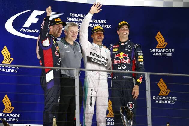 Motorsports: FIA Formula One World Championship 2014, Grand Prix of Singapore, 1 Sebastian Vettel (GER, Infiniti Red Bull Racing), 44 Lewis Hamilton (GBR, Mercedes AMG Petronas F1 Team), 3 Daniel Ricciardo (AUS, Infiniti Red Bull Racing), xHOCHxZWEIx
