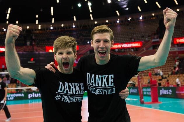 21.09.2014, Spodek, Kattowitz Volleyball, FIVB Volleyball Men s World Championship 2014, Spiel Platz 3 4, Deutschland (GER) vs. Frankreich (FRA) Jubel Sebastian Schwarz ( 3 GER), Max Günthör Guenthoer ( 16 GER) nach dem Sieg