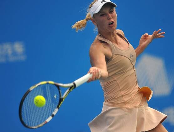 Denmark s Caroline Wozniacki returns a shot during her women s singles match at the Wuhan Open tennis tournament in Wuhan, capital of central China s Hubei Province, on Sept. 23, 2014. ) (SP)CHINA-WUHAN-TENNIS-WUHAN OPEN XiaoxYijiu 