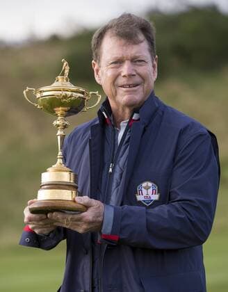23.09.2014. Gleneagles, Auchterarder, Perthshire, Scotland. The Ryder Cup. Tom Watson USA Team Captain with the Ryder cup during the Team USA photo call. xStephenxBartholomewx  ActionPlus19091575