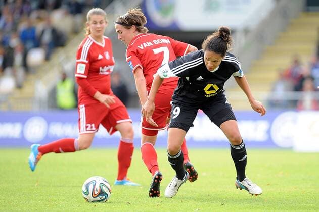 24.09.2014, xpsx, Fussball 1.Bundesliga Damen, 1.FFC Frankfurt - SC Sand, v.l. Anne van Bonn (SC Sand), Celia Sasic (1.FFC Frankfurt)