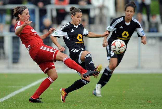 24.09.2014, xpsx, Fussball 1.Bundesliga Damen, 1.FFC Frankfurt - SC Sand, v.l. Anne van Bonn (SC Sand), Veronica Boquete (1.FFC Frankfurt)