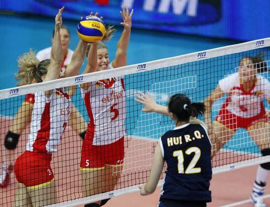Frauke Dirickx and Laura Heyrman (B) blocking on Ruoqi Hui (C) during the FIVB Women s World Championship first round Pool D match China vs Belgium played at the Palaflorio in Bari, ITALY -25 09 2014 VOLLEYBALL : China vs Belgium - Bari - World Cup 2014 - 25 09 2014 MatteoCiambelli Panoramic 