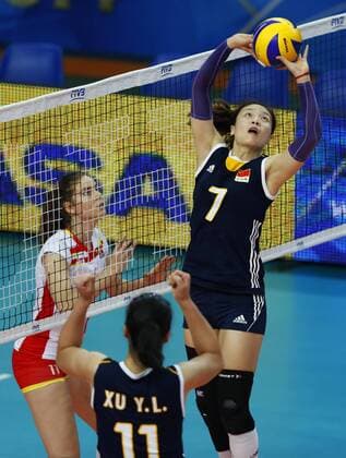 Qiuyue Wei (C) in action during the FIVB Women s World Championship first round Pool D match China vs Belgium played at the Palaflorio in Bari, ITALY -25 09 2014 VOLLEYBALL : China vs Belgium - Bari - World Cup 2014 - 25 09 2014 MatteoCiambelli Panoramic 