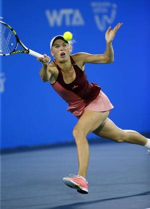 Caroline Wozniacki of Denmark returns a shot during the women s singles quarter-final of the 2014 WTA Tennis Damen Wuhan Open tennis tournament in Wuhan city, central China s Hubei province, 25 September 2014.  20140925_13838