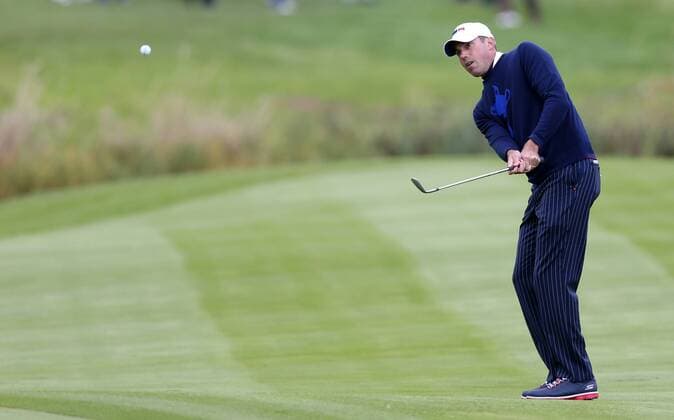 USA s Matt Kuchar plays a chip shot in his afternoon foursomes match against Europe s Lee Westwood and Jamie Donaldson on the first day of the 2014 Ryder Cup in Gleneagles,Scotland on September 26, 2014.  LON2014092656