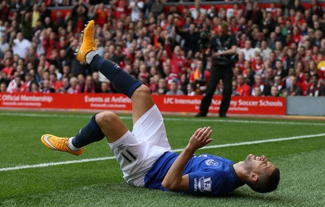 Kevin Mirallas of Everton pulls up with a hamstring problem - Barclays Premier League - Liverpool vs Everton - Anfield Stadium - Liverpool - England - 27th September 2014 - Picture Simon Bellis Sportimage EDITORIAL USE ONLY. No use with unauthorised audio, video, data, fixture lists, club league logos or live services. Online in-match use limited to 120 images, no video emulation. No use in betting, games or single club league player publications.