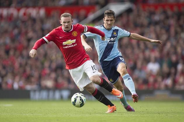 Wayne Rooney of Manchester United escapes West Ham s Stewart Downing - Manchester United vs. West Ham United - Barclay s Premier League - Old Trafford - Manchester - 27 09 2014 Pic Philip Oldham Sportimage EDITORIAL USE ONLY. No use with unauthorised audio, video, data, fixture lists, club league logos or live services. Online in-match use limited to 120 images, no video emulation. No use in betting, games or single club league player publications.