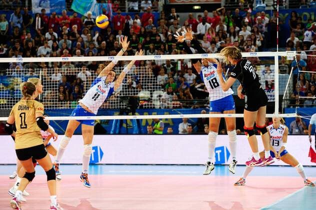 Italia vs Germania 7 Jennifer Pettke GER 11 Cristina Chirichella ITA 18 Carolina Del Pilar Costagrande ITA FIVB Volleyball Women s World Championship Italy 2014 Rome 25-09-2014 Palaeur Foto F.Pasquali Insidefoto FabioXPasquali