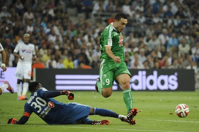 Erding (ASSE) - Mandanda (OM) FOOTBALL : Marseille vs Saint Etienne - Ligue 1 - 28 09 2014 FranckPennant Panoramic 