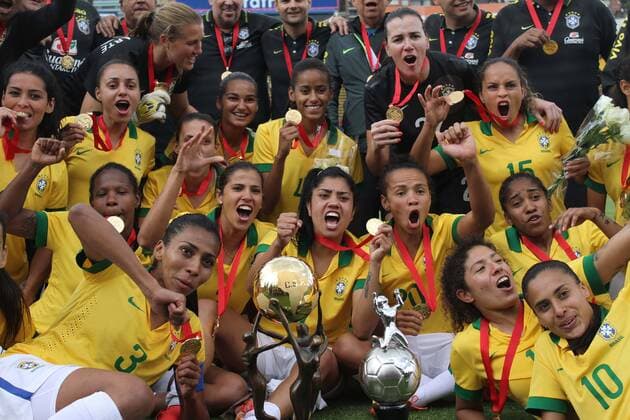 Brazil s players celebrate after the final match of the 2014 Women s Copa America in the Atahualpa Olympic Stadium in Quito, on Sept. 28, 2014. Brazil clinched their sixth women s Copa America title on Sunday. Santiago Armas) (da) (SP)-QUITO-SOCCER-BRAZIL SANTIAGOxARMAS 