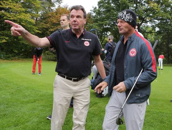 29.09.2014, xjfx, Golf Eintracht-Open, v.l. Heribert Bruchhagen (Vorstandsvorsitzender der Eintracht Frankfurt Fussball AG), Alexander Cejka (Golfprofi), gibt Anweisungen, gestikuliert, mit den Armen gestikulieren gives instructions, gesticulate.