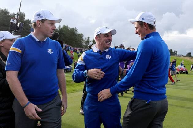 GOLF - PGA, Ryder Cup 2014 PERTHSHIRE,SCOTLAND,28.SEP.14 - GOLF - PGA Golf Herren Tour, Ryder Cup, Auchterarder Golf Club, Team Europe. Image shows the rejoicing of Stephen Gallacher (SCO), Europe team captain Paul McGinley and Justin Rose (RSA). 
