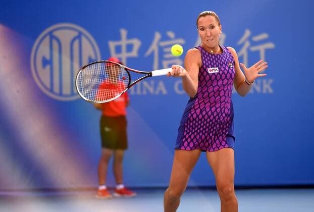 Jelena Jankovic of Serbia returns a shot during the women s singles 1st round match at the 2014 China Open in Beijing, capital of China, on Sept. 29, 2014. (SP)CHINA-BEIJING-TENNIS-CHINA OPEN GuoxYong 