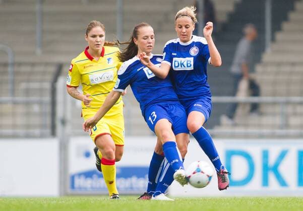 Potsdam, Deutschland, 01.10.2014: Fußball 1. Bundesliga Frauen Saison 2014 2015 - 1. FFC Turbine Potsdam - TSG 1899 Hoffenheim. Lia Wälti Waelti (Potsdam) und Jennifer Cramer (Potsdam)