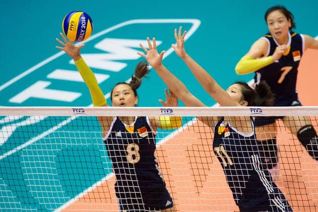 01.10.2014, Pala Trieste, Triest Volleyball, FIVB Volleyball Women s World Championship 2014, 2. Runde, Deutschland (GER) vs. China (CHN) Block Doppelblock Chunlei Zeng ( 8 CHN), Yunli Xu ( 11 CHN)