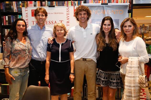 RIO DE JANEIRO, RJ - 01 10 2014: Gustavo Kuerten (BRA) stellt sein Buch Guga vor. Hier mit seiner Familie: Leticia (Schwägerin), Rafael (Bruder), Alice (Mutter) und seiner Frau Mariana Soncini. xRobertoxFilhox  820127