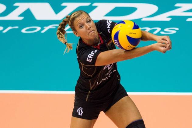 02.10.2014, Pala Trieste, Triest Volleyball, FIVB Volleyball Women s World Championship 2014, 2. Runde, Deutschland (GER) vs. Japan (JPN) Annahme Maren Brinker ( 4 GER)