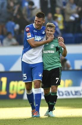 Trost von Niklas Süle TSG 1899 Hoffenheim (links) für Max Meyer FC Schalke 04 (rechts) tröstet Umarmung freundschaftlich fair Fairness TSG 1899 Hoffenheim gegen FC Schalke 04 Fußball Herren GER 1. Bundesliga Spieltag 07 07. Spieltag Saison 2014 2015 Sinsheim-Hoffenheim Wirsol Rhein-Neckar-Arena 04.10.2014 TSG 1899 Hoffenheim gegen FC Schalke 04