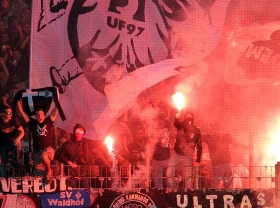 04.10.2014, xsvx, Fussball 1.Bundesliga, Eintracht Frankfurt - Fans Ultras von Eintracht Frankfurt zünden Pyrotechnik, Bengalos,