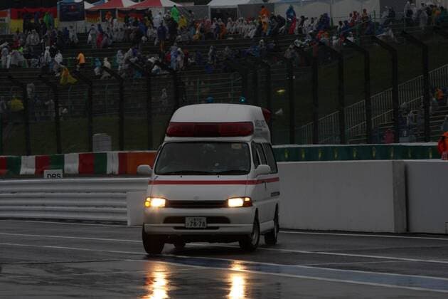 05.10.2014 - Race, The ambulance on the track with Jules Bianchi (FRA) Marussia F1 Team MR03 Japanese Grand Prix, Suzuka 2 - 5 October 2014 