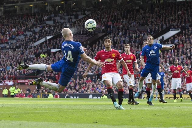 Steven Naismith of Everton scores the equalising goal - Manchester United vs. Everton - Barclay s Premier League - Old Trafford - Manchester - 04 10 2014 Pic Philip Oldham Sportimage EDITORIAL USE ONLY. No use with unauthorised audio, video, data, fixture lists, club league logos or live services. Online in-match use limited to 120 images, no video emulation. No use in betting, games or single club league player publications.
