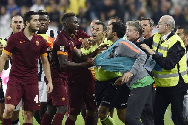 Db Torino 05 10 2014 - Serie A - Juventus Turin vs AS Roma - foto DanielexBuffa Image Sport Pictured: Kostas Manolas Mapou Yanga Mbiwa referee gianluca rocchi 